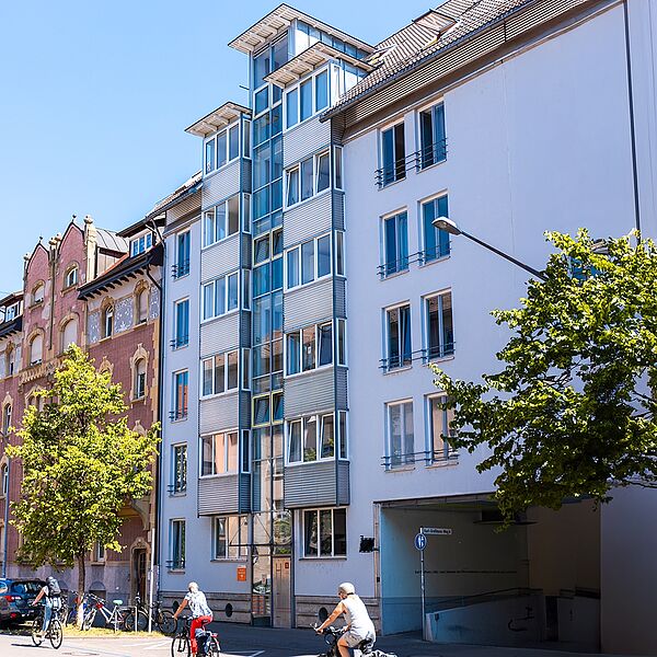 View from street of the halls of residence Petershauserstrasse